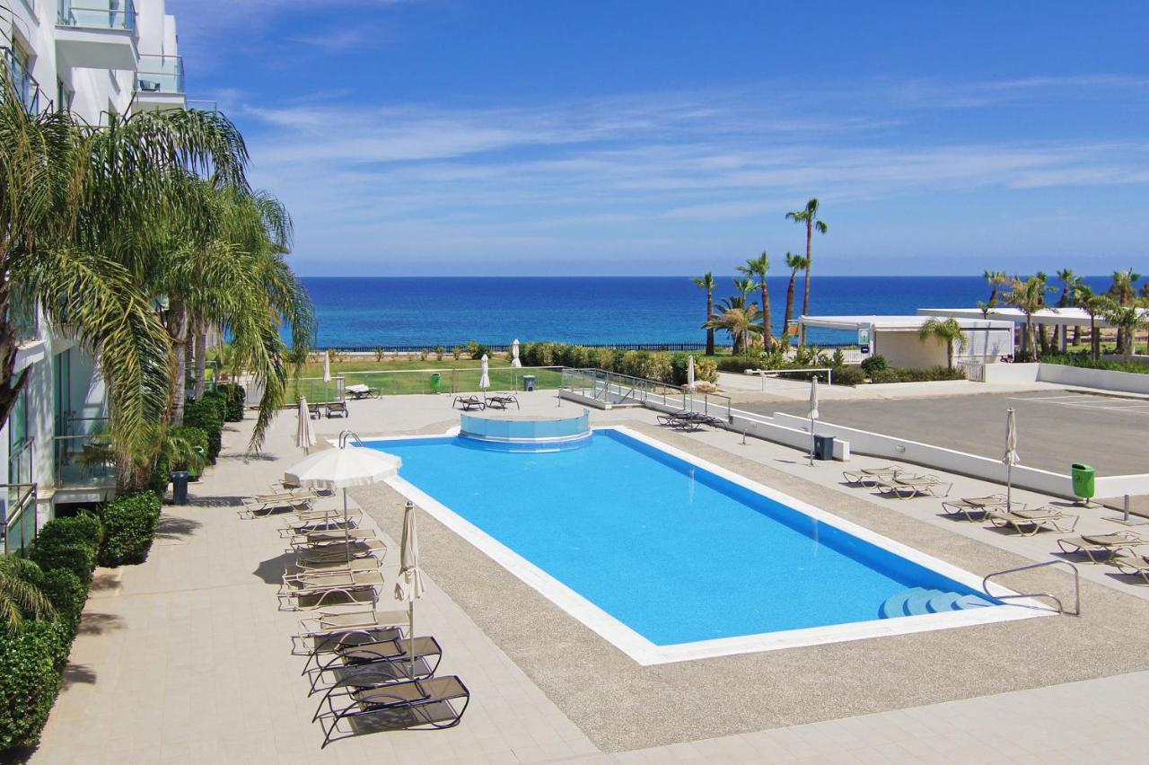 Meryl - Coralli Beachfront Apartment Протарас Екстер'єр фото