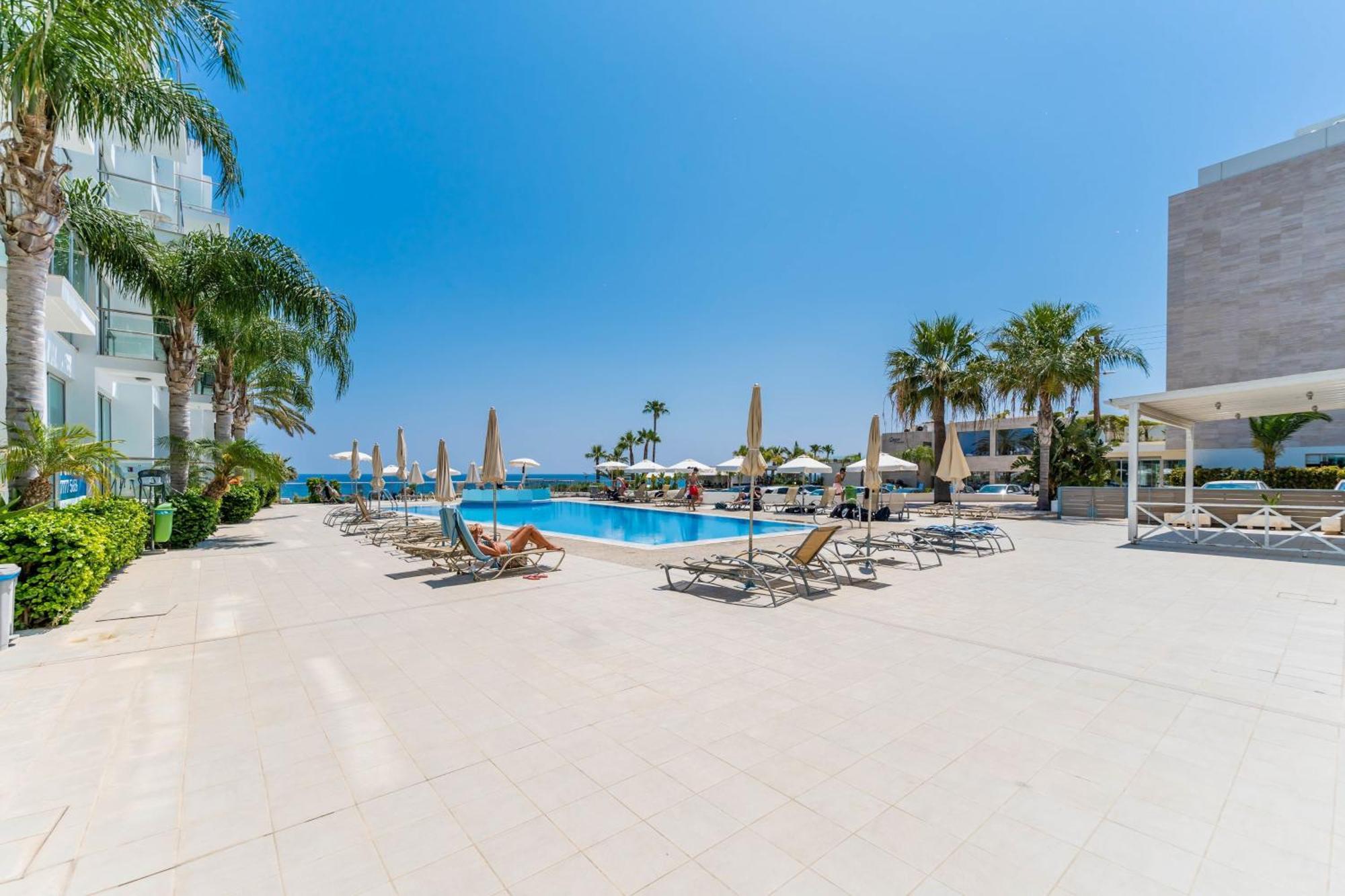 Meryl - Coralli Beachfront Apartment Протарас Екстер'єр фото