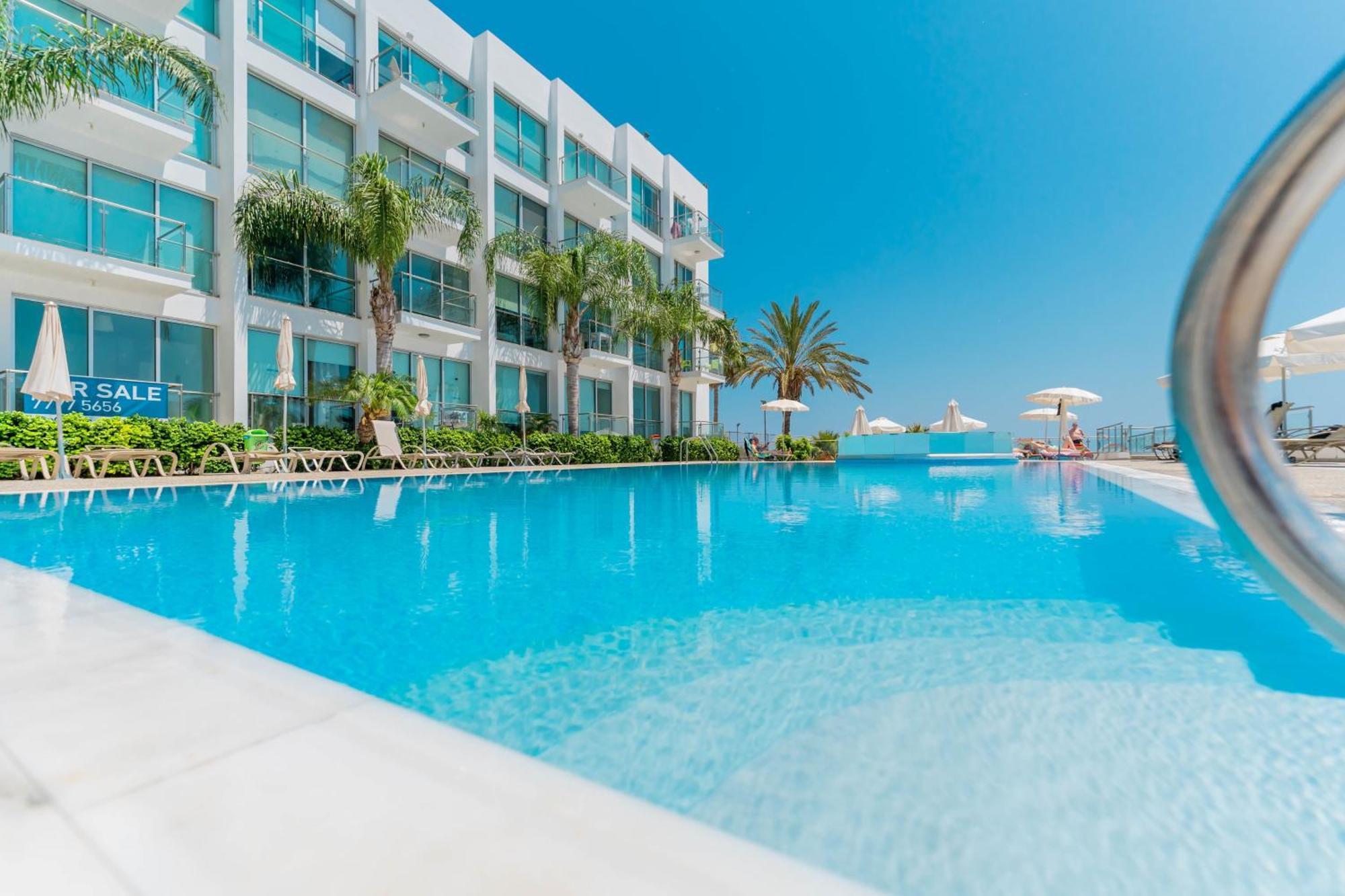 Meryl - Coralli Beachfront Apartment Протарас Екстер'єр фото