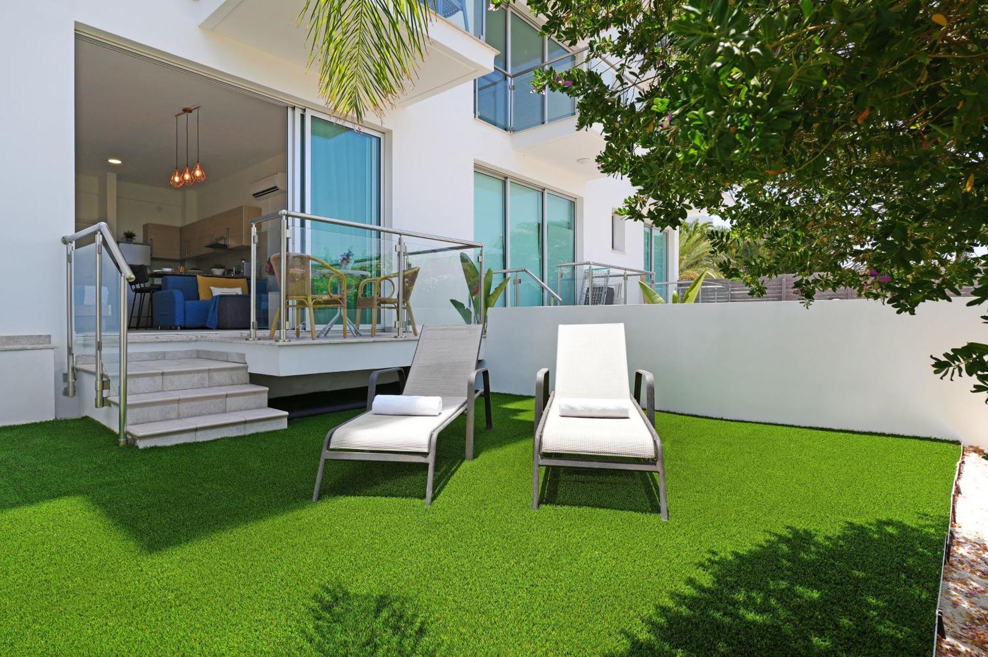 Meryl - Coralli Beachfront Apartment Протарас Екстер'єр фото